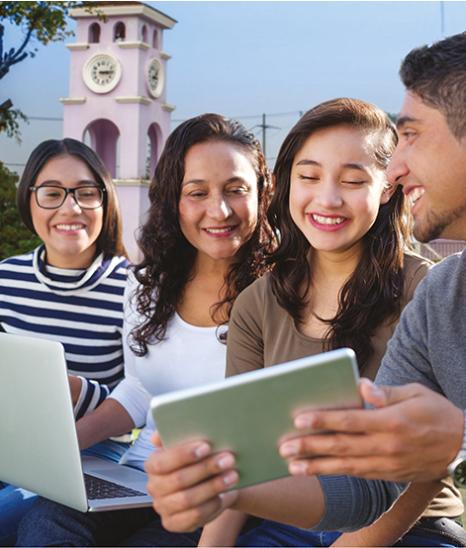 personas compartiendo wifi