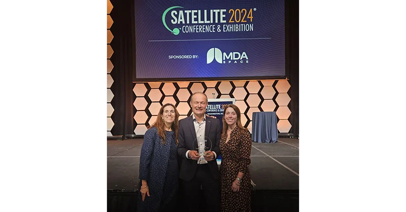 Jennifer Manner, SVP Regulatory Affairs, with Antonio Franchi, Head of Space for 5G and 6G Strategic Programme at ESA, and Isabelle Mauro, GSOA Director General, who accepted the award at SATELLITE 2024.